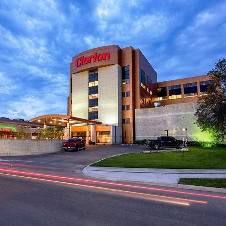 Clarion Hotel & Suites Виннипег Экстерьер фото