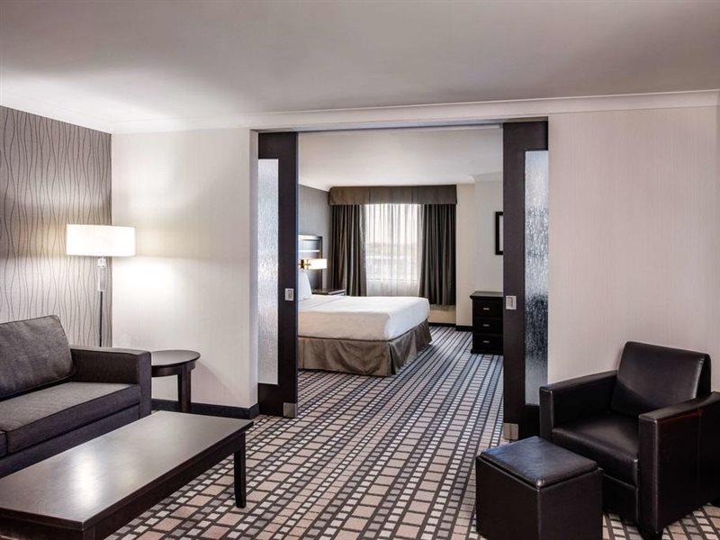 Clarion Hotel & Suites Виннипег Экстерьер фото