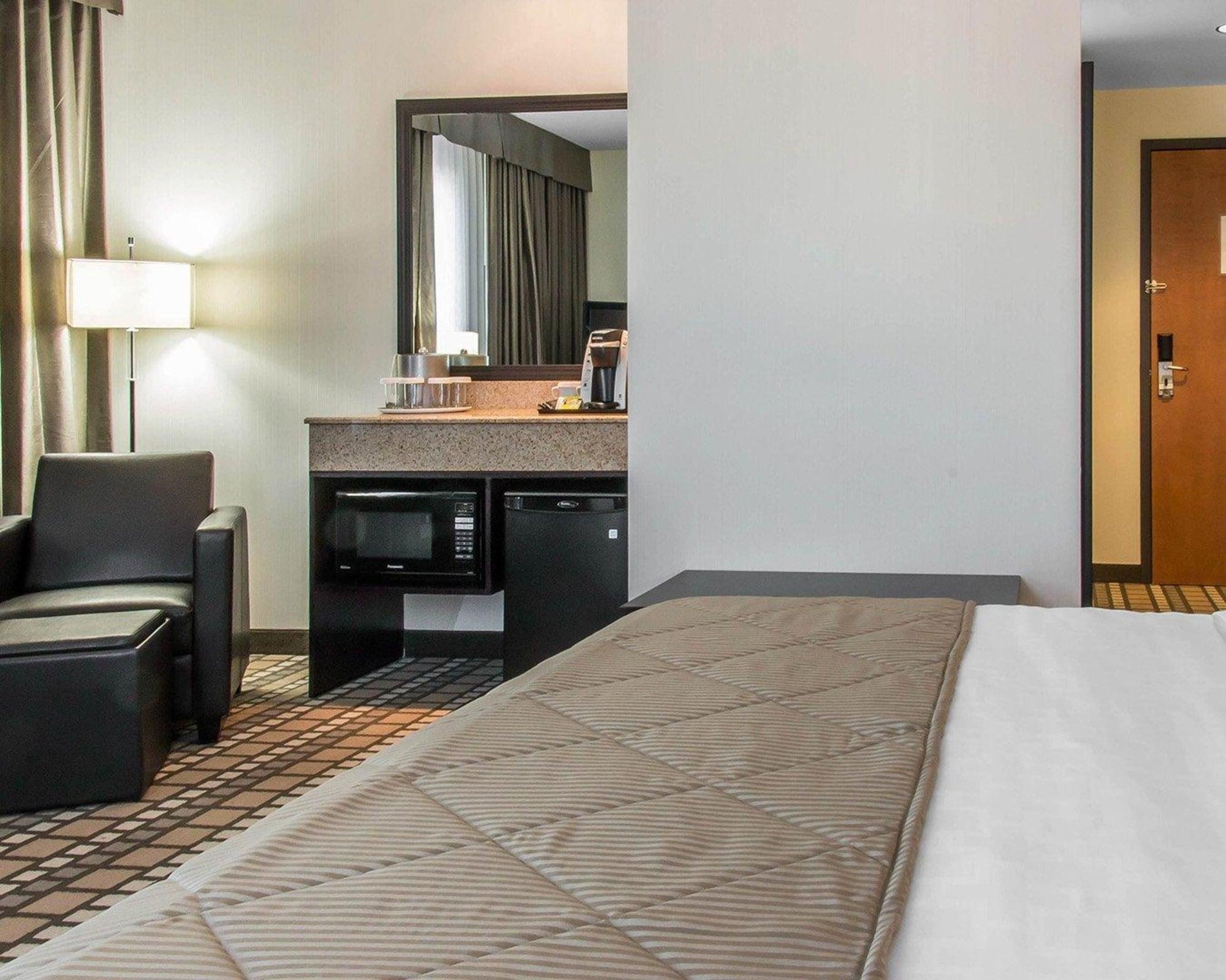 Clarion Hotel & Suites Виннипег Экстерьер фото
