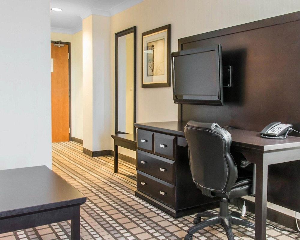 Clarion Hotel & Suites Виннипег Экстерьер фото