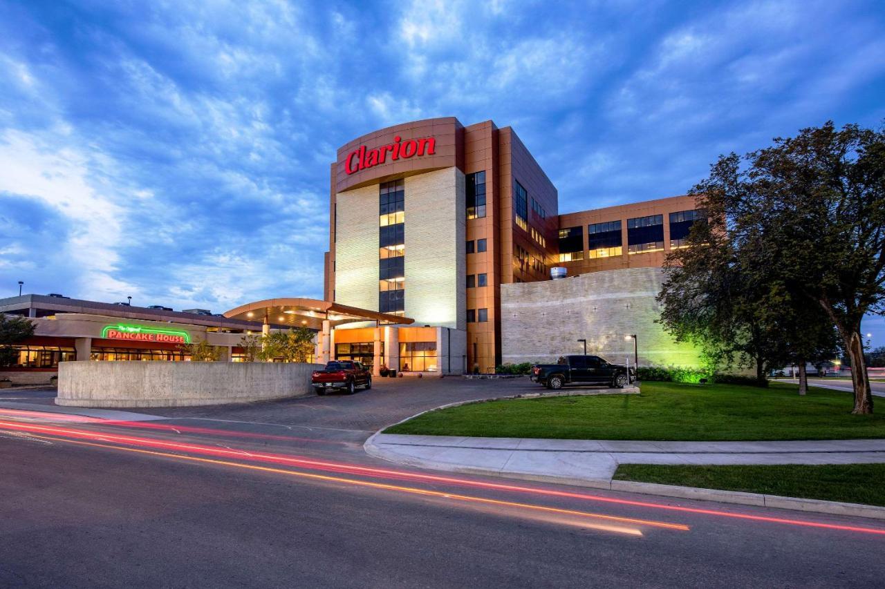 Clarion Hotel & Suites Виннипег Экстерьер фото