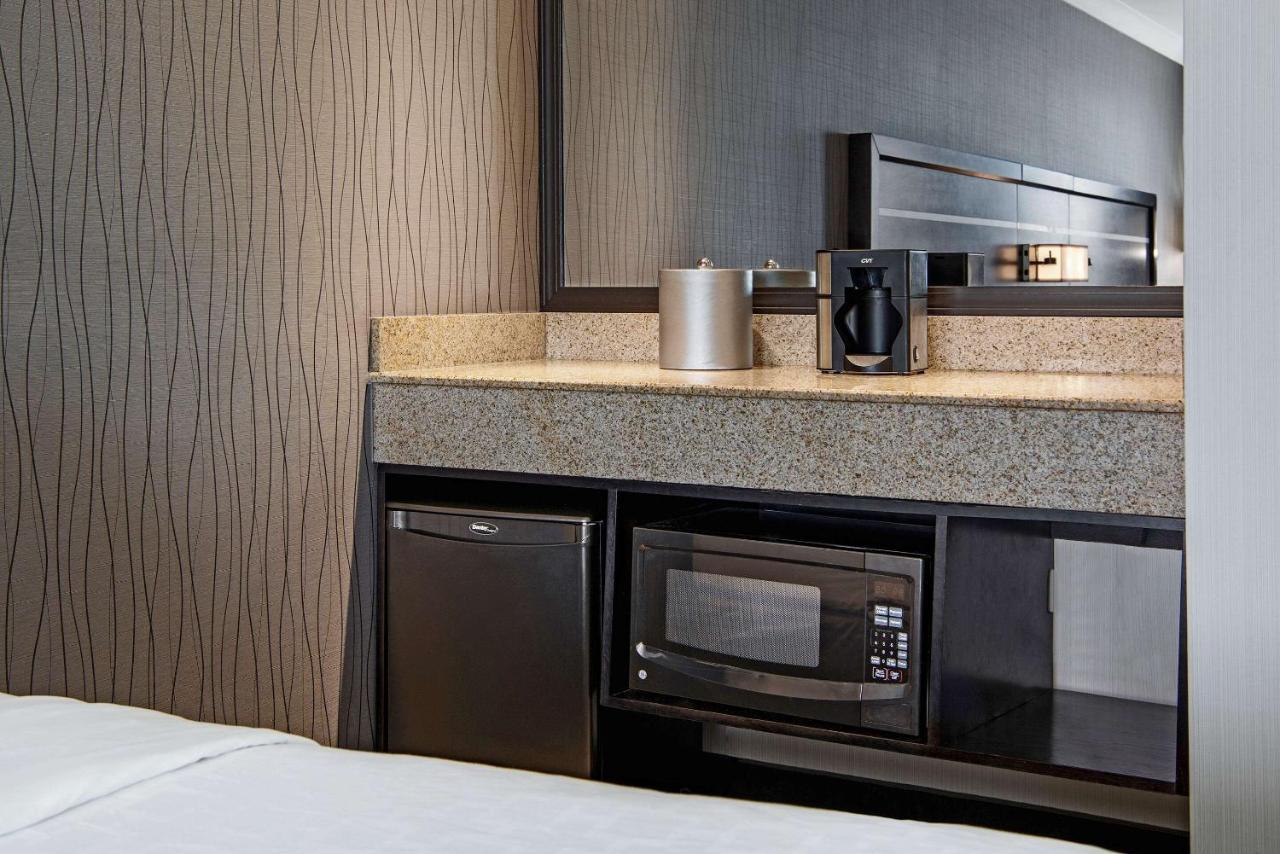 Clarion Hotel & Suites Виннипег Экстерьер фото