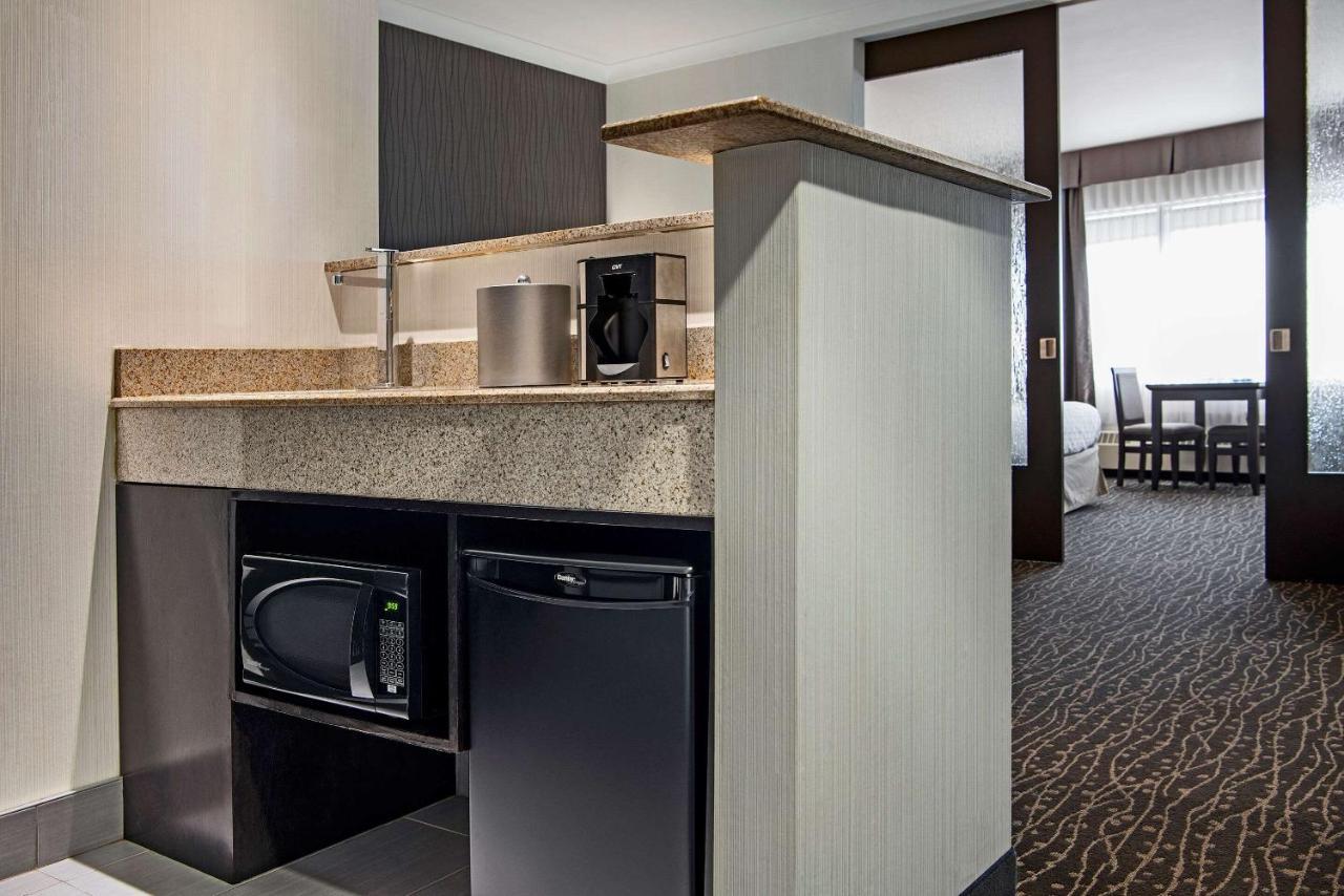 Clarion Hotel & Suites Виннипег Экстерьер фото