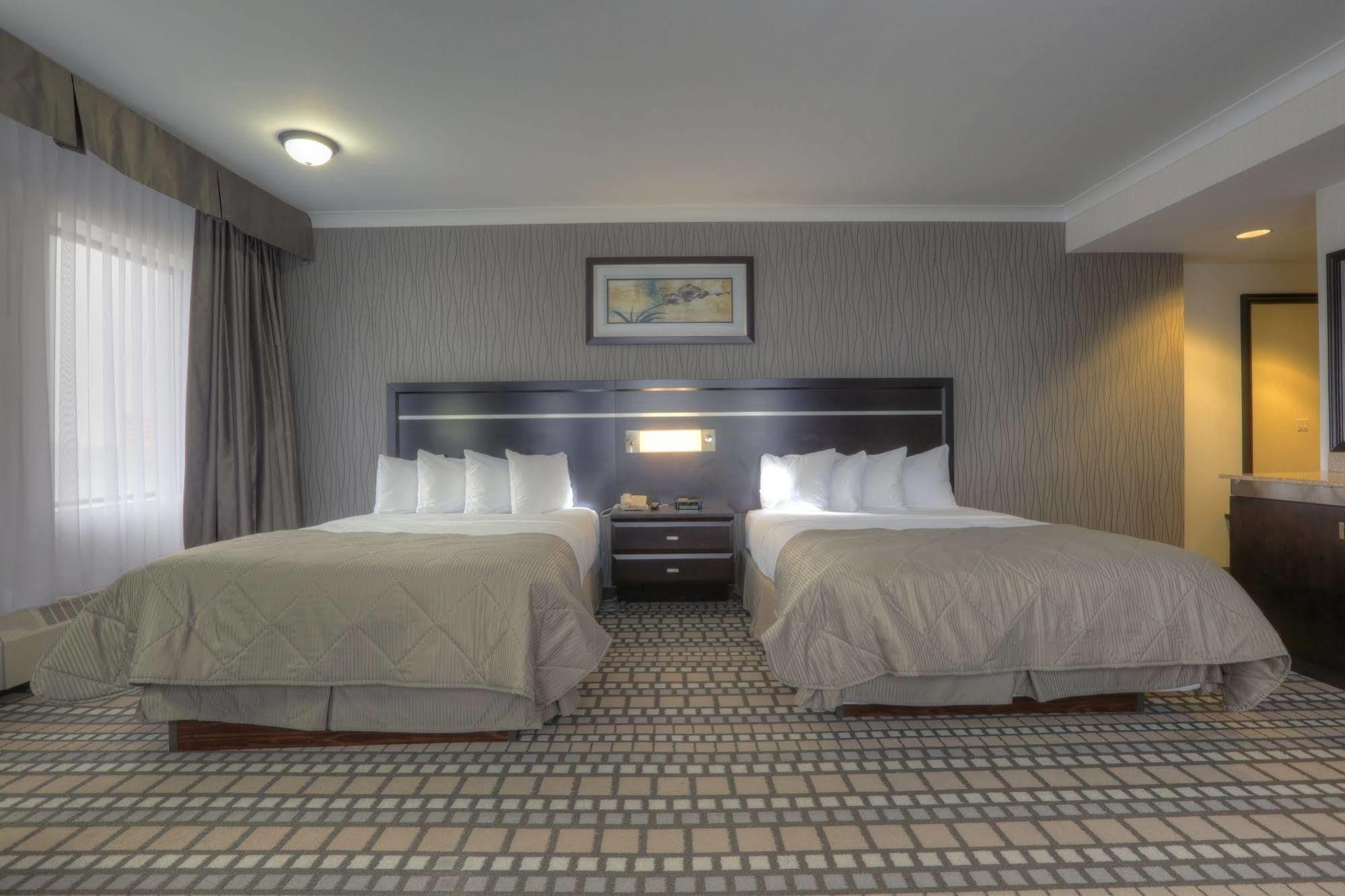 Clarion Hotel & Suites Виннипег Экстерьер фото