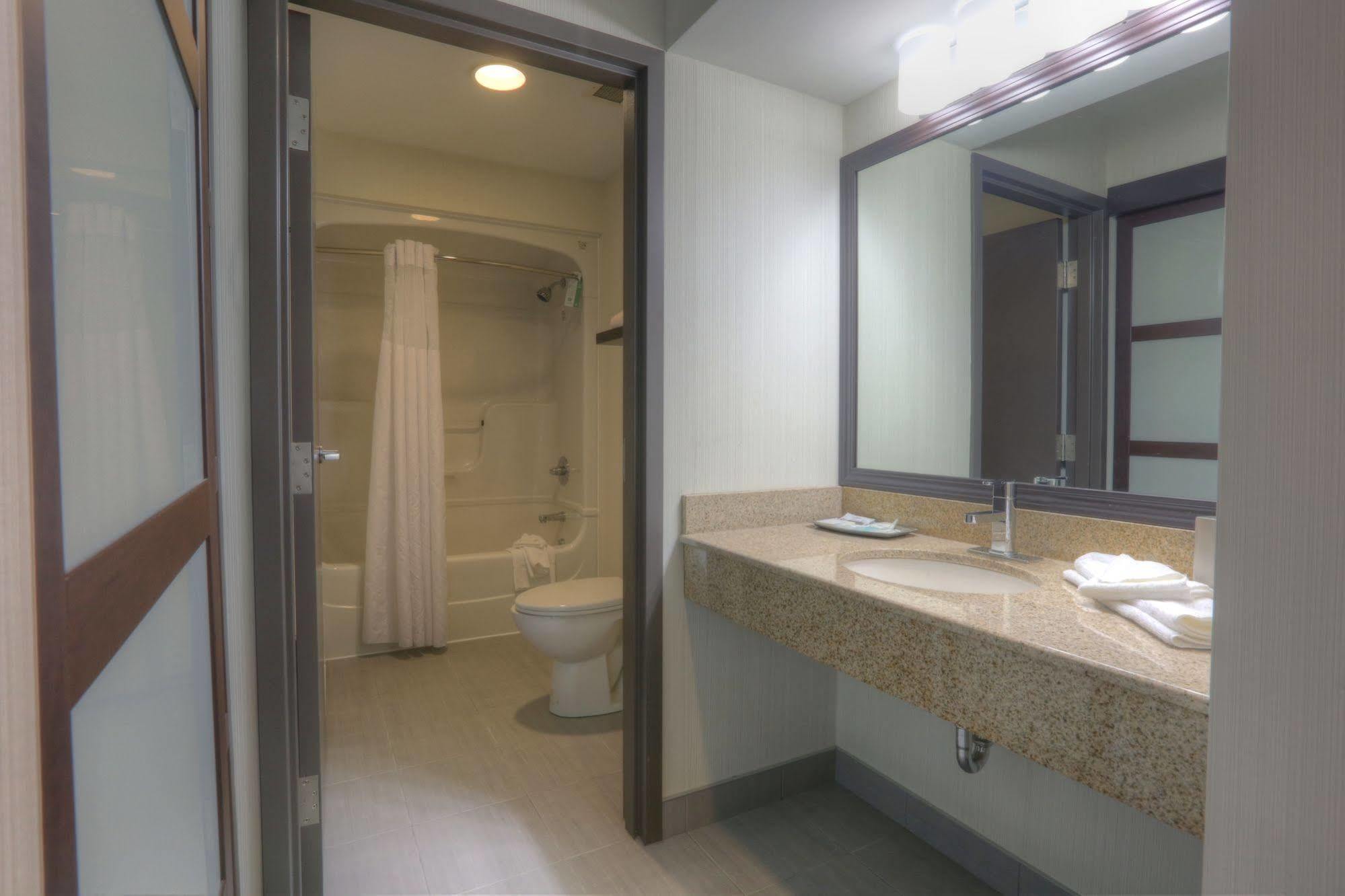 Clarion Hotel & Suites Виннипег Экстерьер фото
