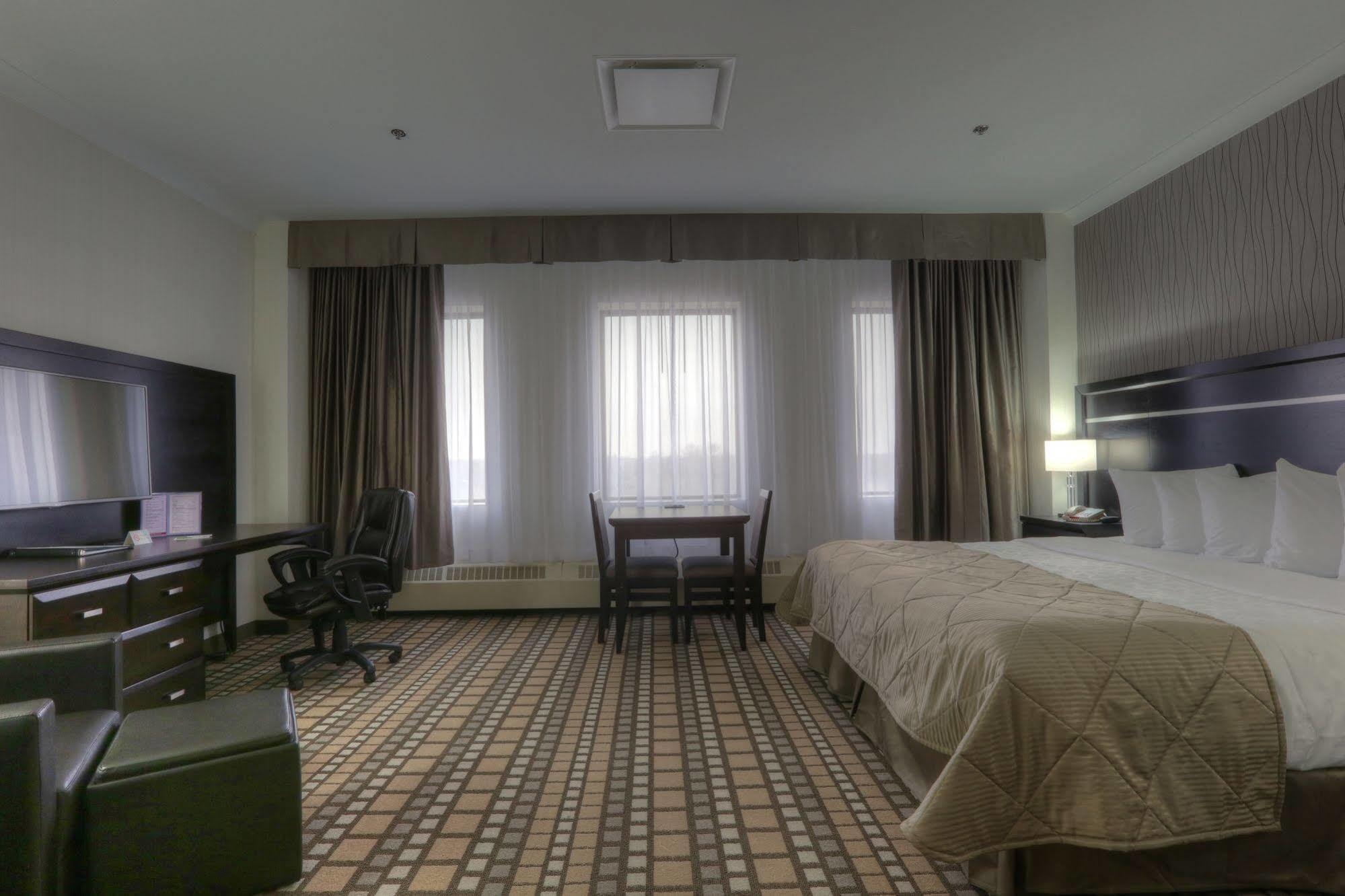 Clarion Hotel & Suites Виннипег Экстерьер фото