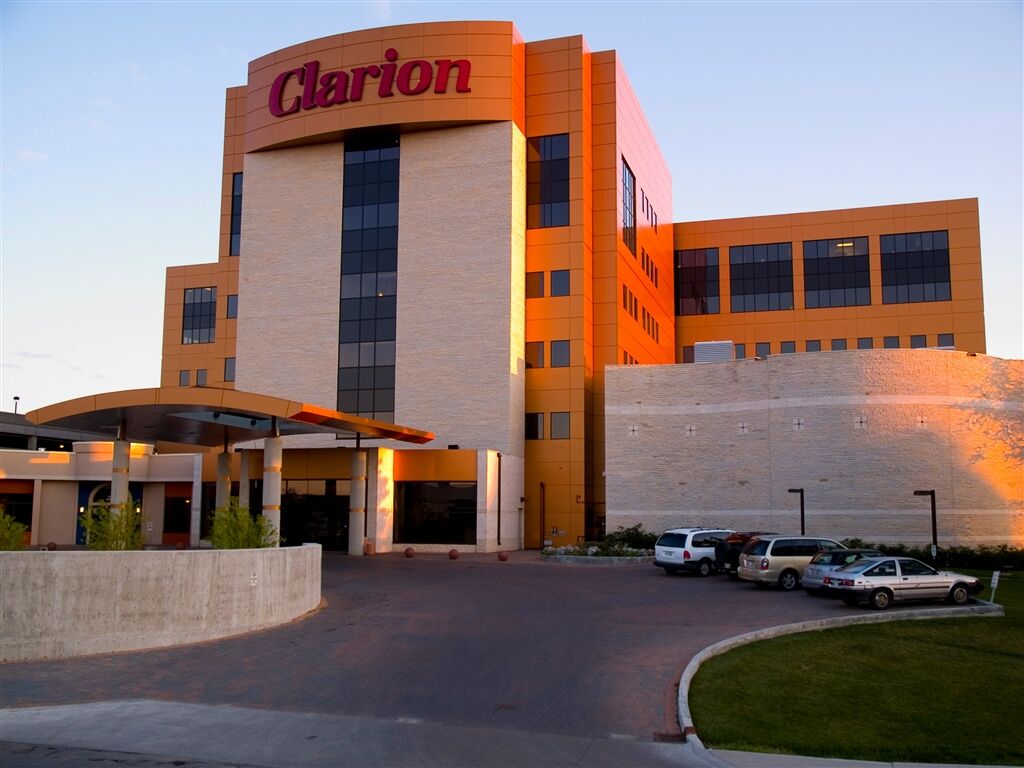 Clarion Hotel & Suites Виннипег Экстерьер фото