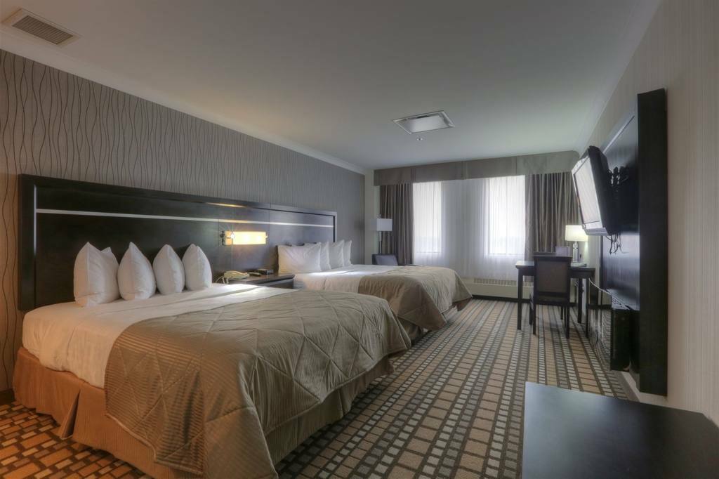 Clarion Hotel & Suites Виннипег Экстерьер фото